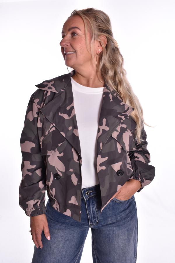 Bomber Camu